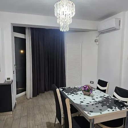 Deluxe Pool & Spa Mamaia Nord Apartment