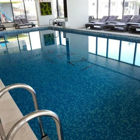 Deluxe Pool & Spa Mamaia Nord Navodari