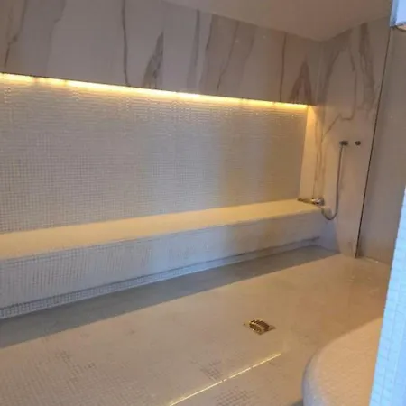 Deluxe Pool & Spa Mamaia Nord Năvodari